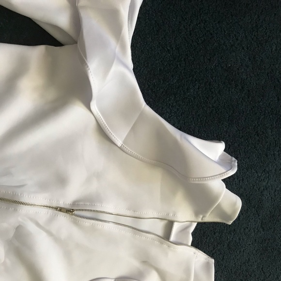 White dress - Picture 2 of 4